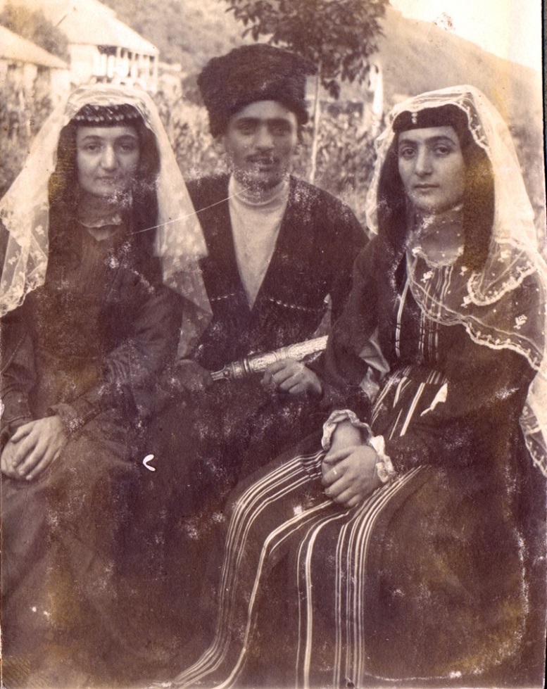 შალვა დებთან - თამართან და ნინოსთან ერთად